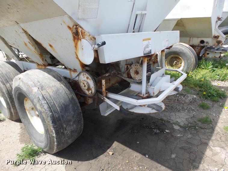 image for item DA3471 Willmar Super 600 fertilizer spreader