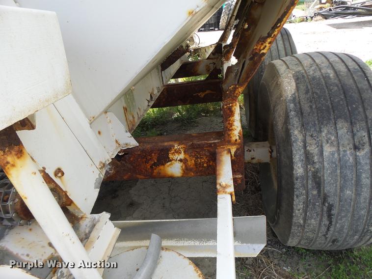 image for item DA3471 Willmar Super 600 fertilizer spreader