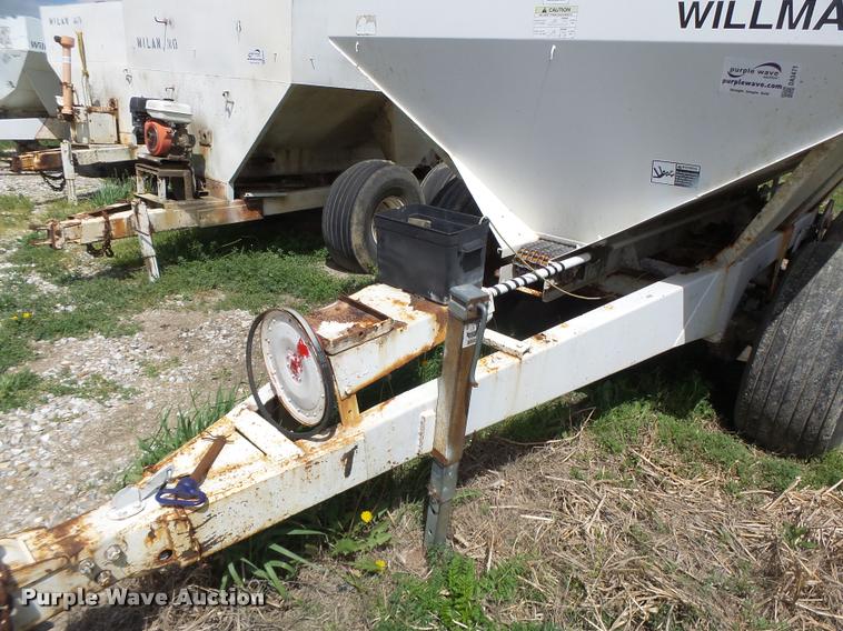 image for item DA3471 Willmar Super 600 fertilizer spreader