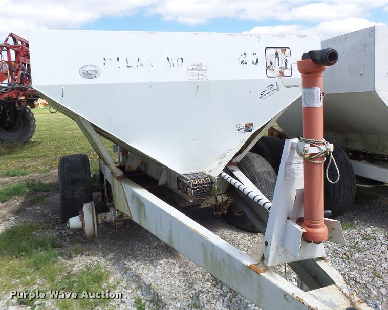 image for item DA3474 Willmar Super 600 fertilizer spreader