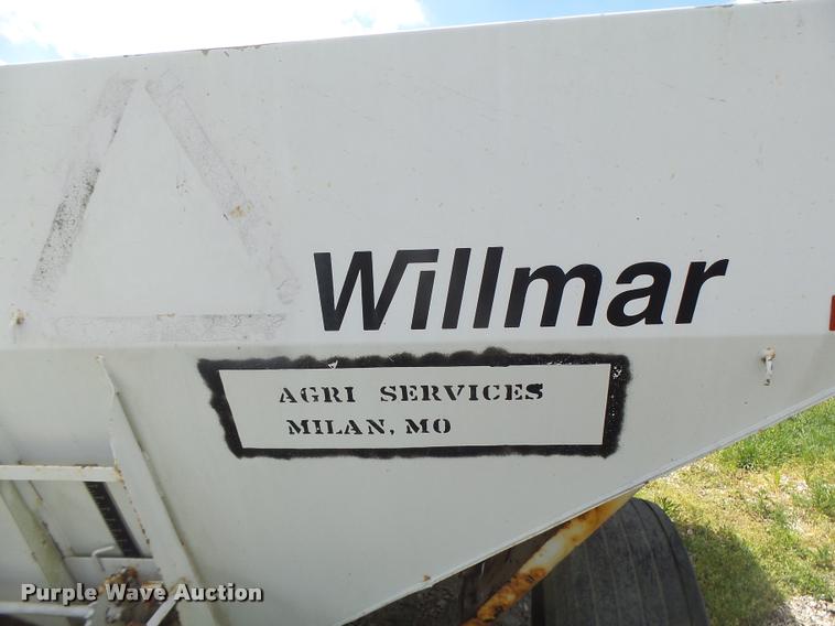 image for item DA3474 Willmar Super 600 fertilizer spreader
