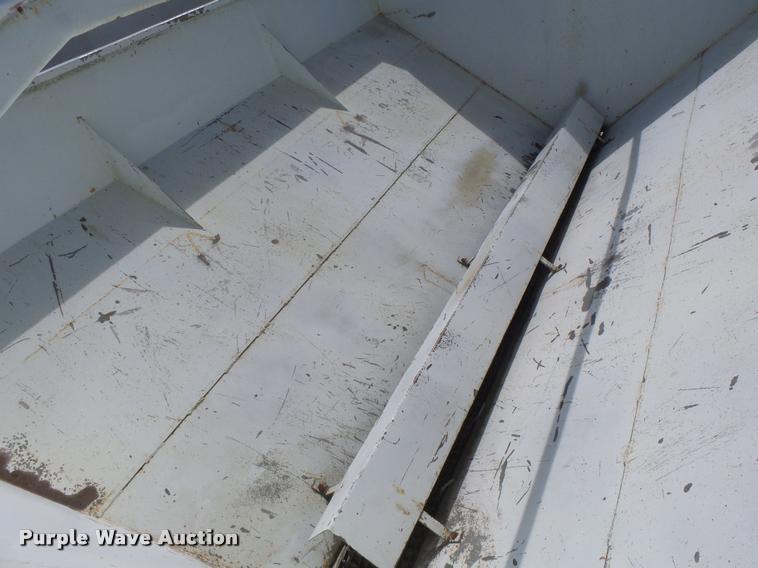 image for item DA3474 Willmar Super 600 fertilizer spreader