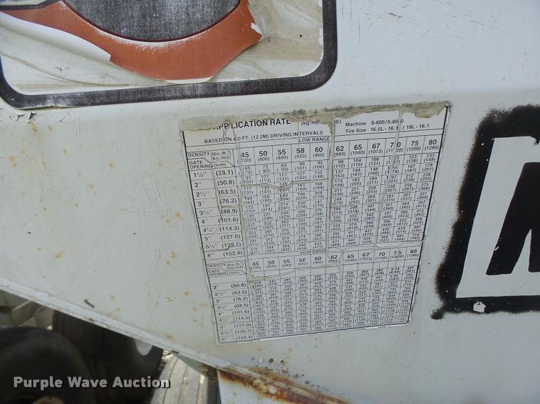 image for item DA3474 Willmar Super 600 fertilizer spreader