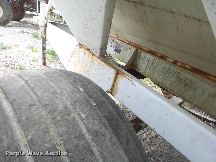 image for item DA3474 Willmar Super 600 fertilizer spreader