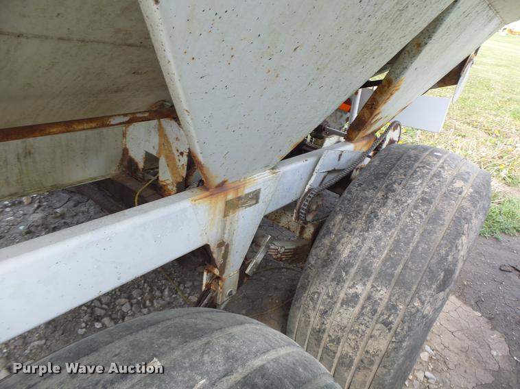 image for item DA3474 Willmar Super 600 fertilizer spreader