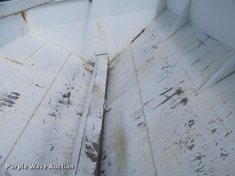 image for item DA3474 Willmar Super 600 fertilizer spreader