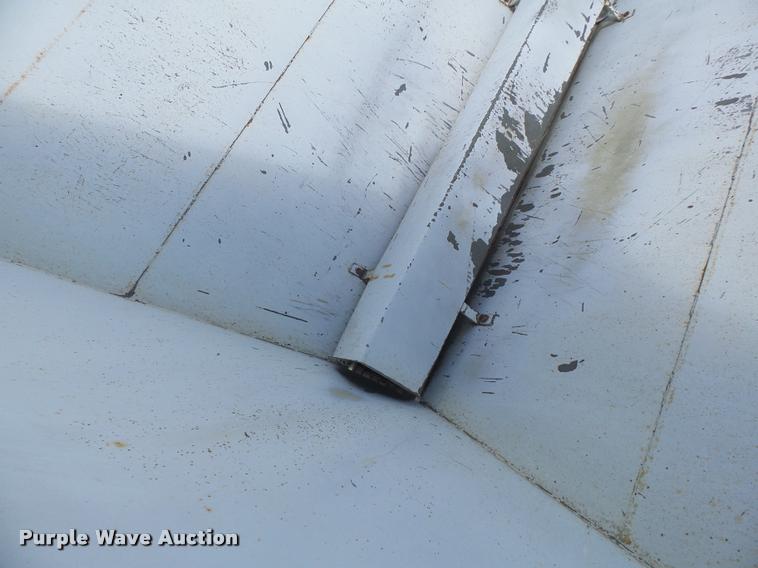 image for item DA3474 Willmar Super 600 fertilizer spreader