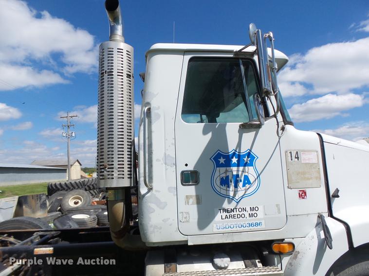 image for item DA3476 1998 Volvo WCA truck cab and chassis