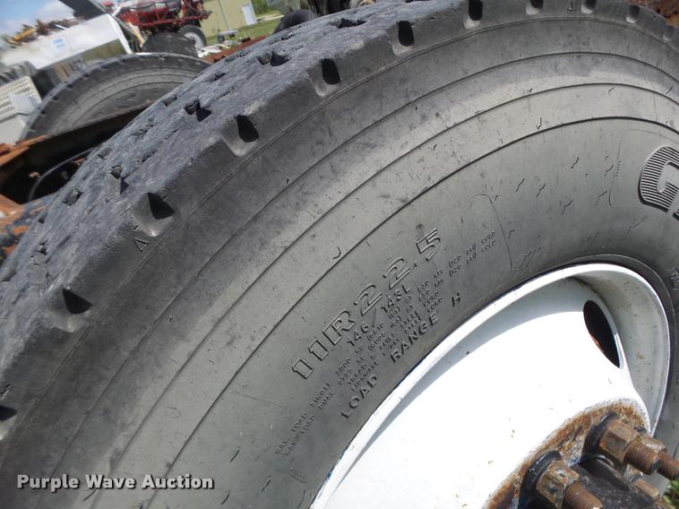 image for item DA3476 1998 Volvo WCA truck cab and chassis