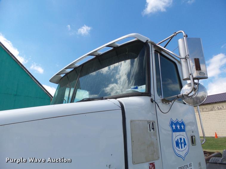 image for item DA3476 1998 Volvo WCA truck cab and chassis