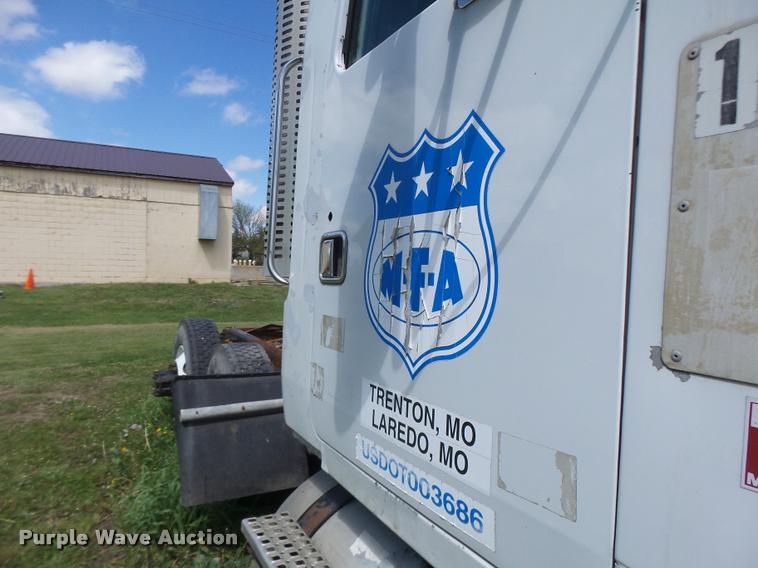 image for item DA3476 1998 Volvo WCA truck cab and chassis