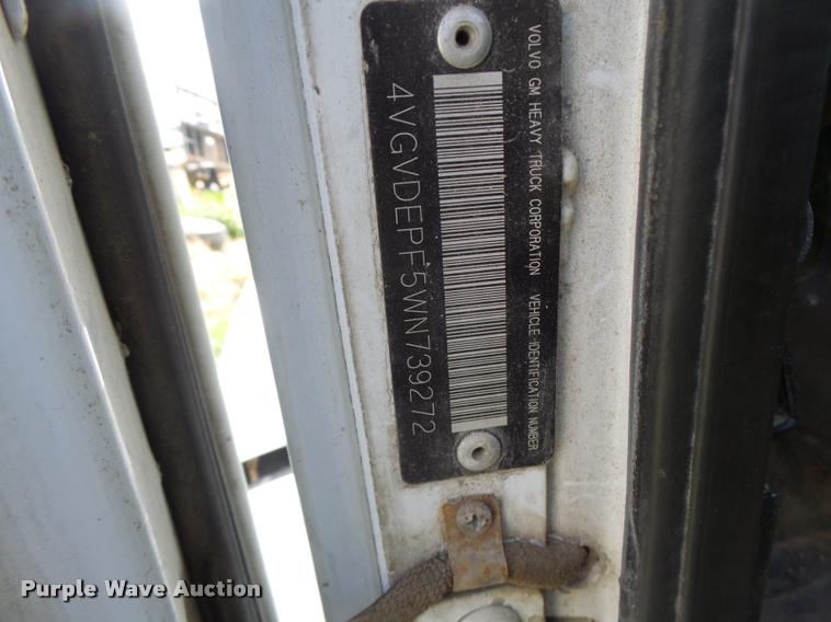 image for item DA3476 1998 Volvo WCA truck cab and chassis