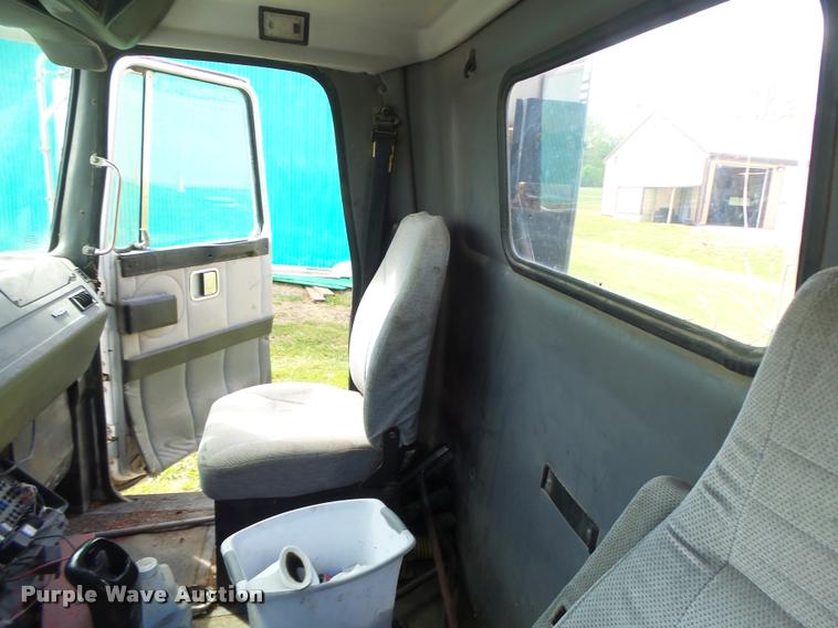 image for item DA3476 1998 Volvo WCA truck cab and chassis