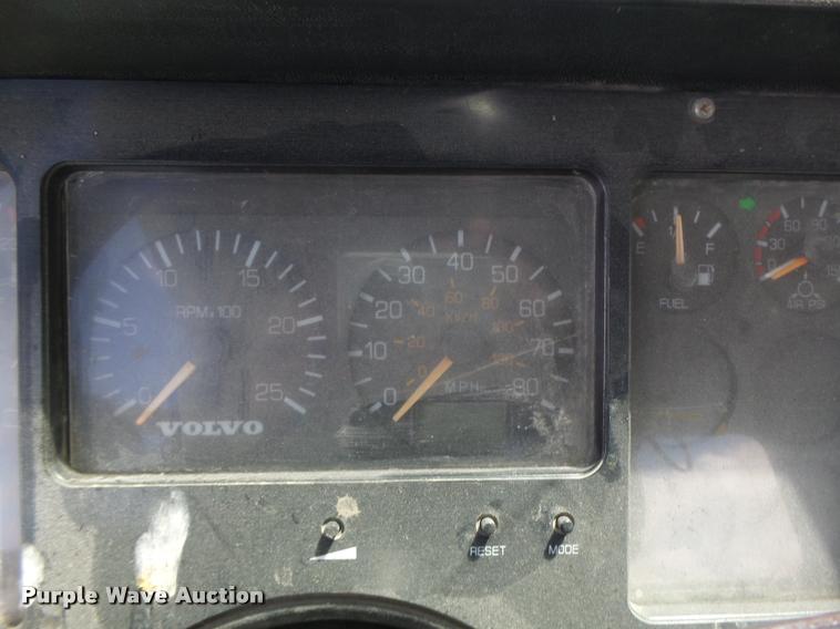 image for item DA3476 1998 Volvo WCA truck cab and chassis