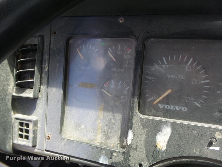 image for item DA3476 1998 Volvo WCA truck cab and chassis