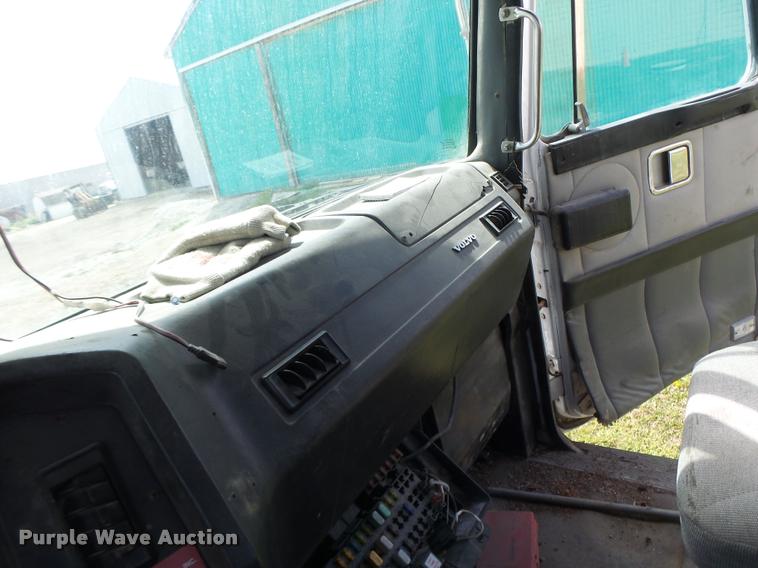 image for item DA3476 1998 Volvo WCA truck cab and chassis