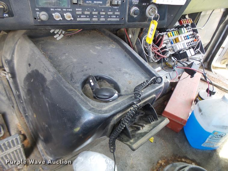 image for item DA3476 1998 Volvo WCA truck cab and chassis