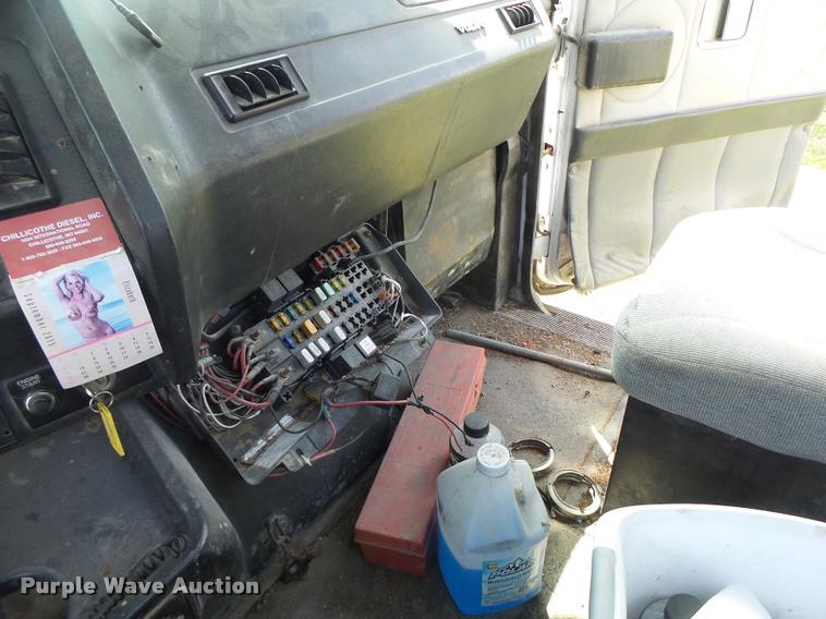 image for item DA3476 1998 Volvo WCA truck cab and chassis