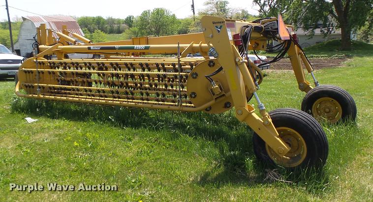 image for item DA3487 2009 Vermeer R2800 rake