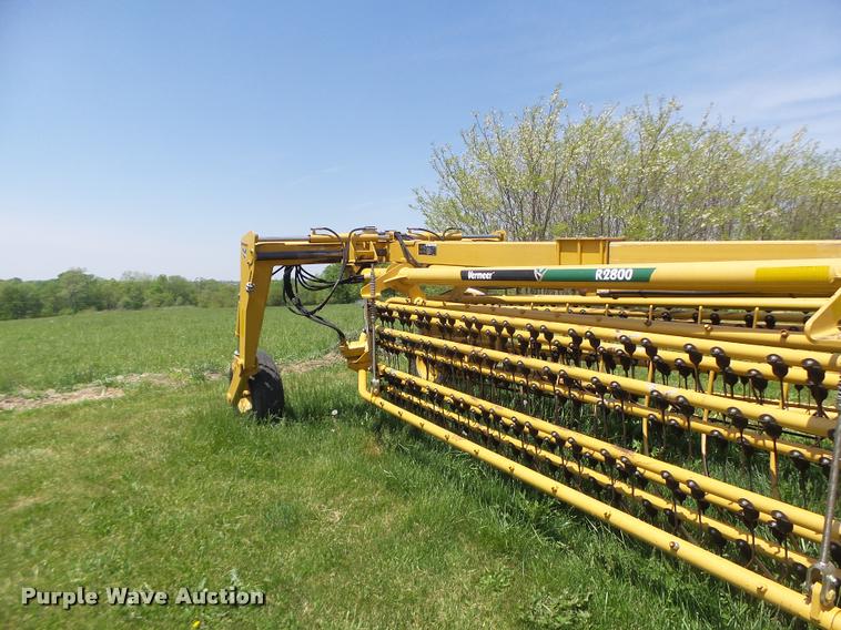 image for item DA3487 2009 Vermeer R2800 rake