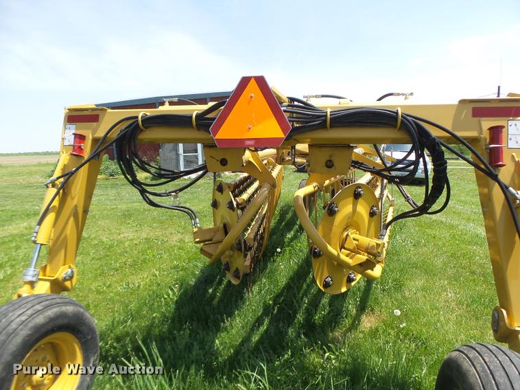 image for item DA3487 2009 Vermeer R2800 rake