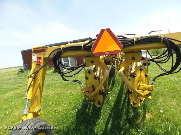 image for item DA3487 2009 Vermeer R2800 rake