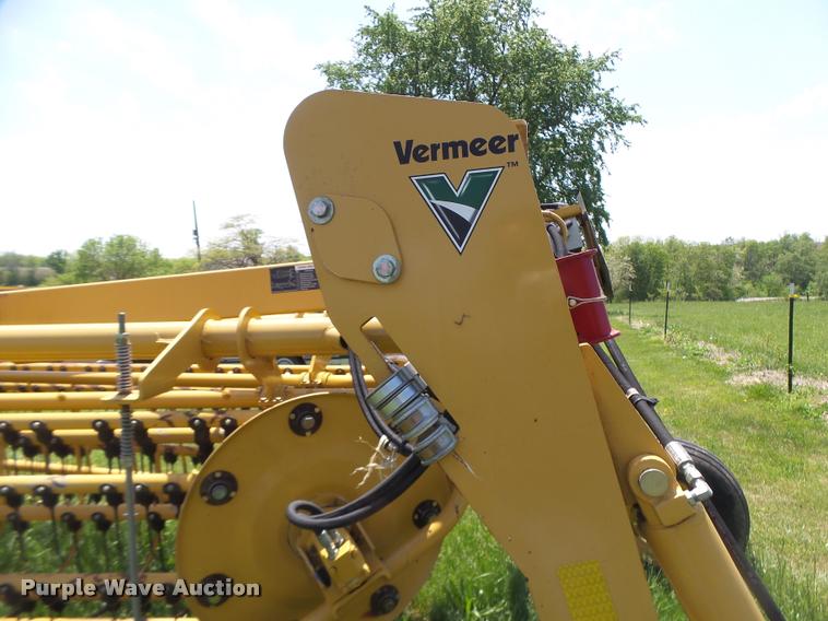 image for item DA3487 2009 Vermeer R2800 rake