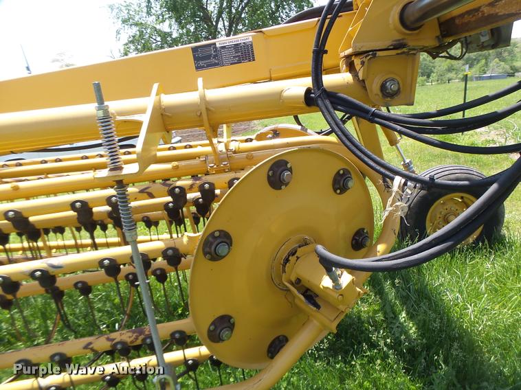 image for item DA3487 2009 Vermeer R2800 rake