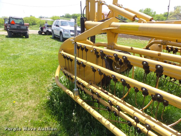 image for item DA3487 2009 Vermeer R2800 rake