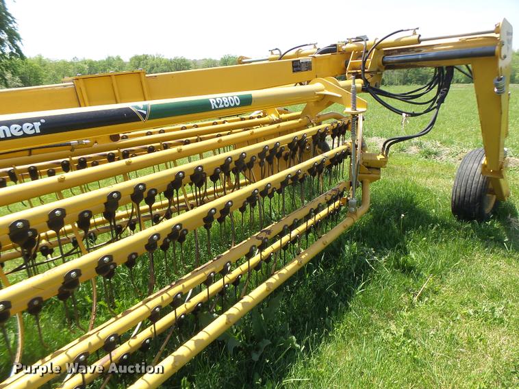 image for item DA3487 2009 Vermeer R2800 rake