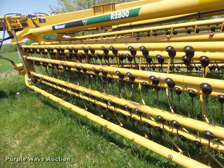 image for item DA3487 2009 Vermeer R2800 rake