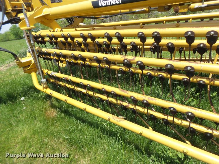 image for item DA3487 2009 Vermeer R2800 rake