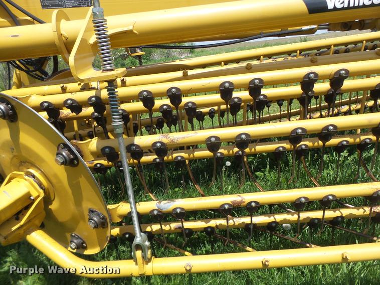 image for item DA3487 2009 Vermeer R2800 rake