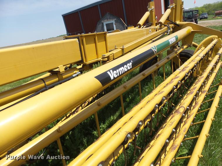 image for item DA3487 2009 Vermeer R2800 rake