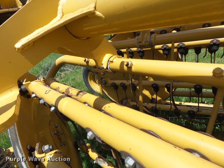 image for item DA3487 2009 Vermeer R2800 rake