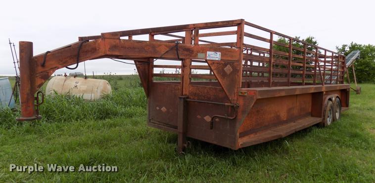 image for item DA6082 Diamond S livestock trailer