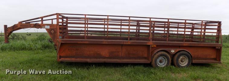 image for item DA6082 Diamond S livestock trailer