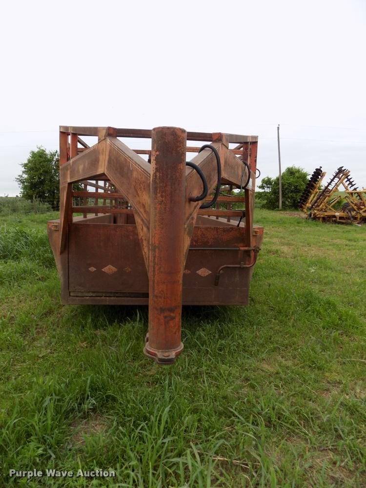 image for item DA6082 Diamond S livestock trailer