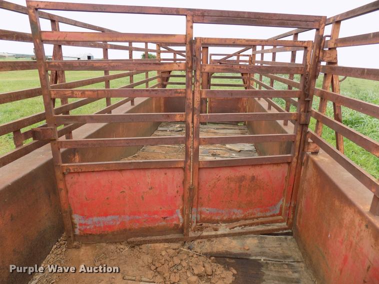 image for item DA6082 Diamond S livestock trailer