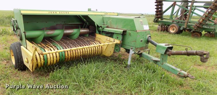 image for item DA6090 1985 John Deere 347 small square baler