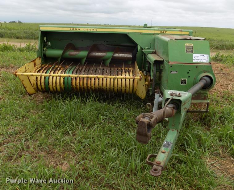 image for item DA6090 1985 John Deere 347 small square baler