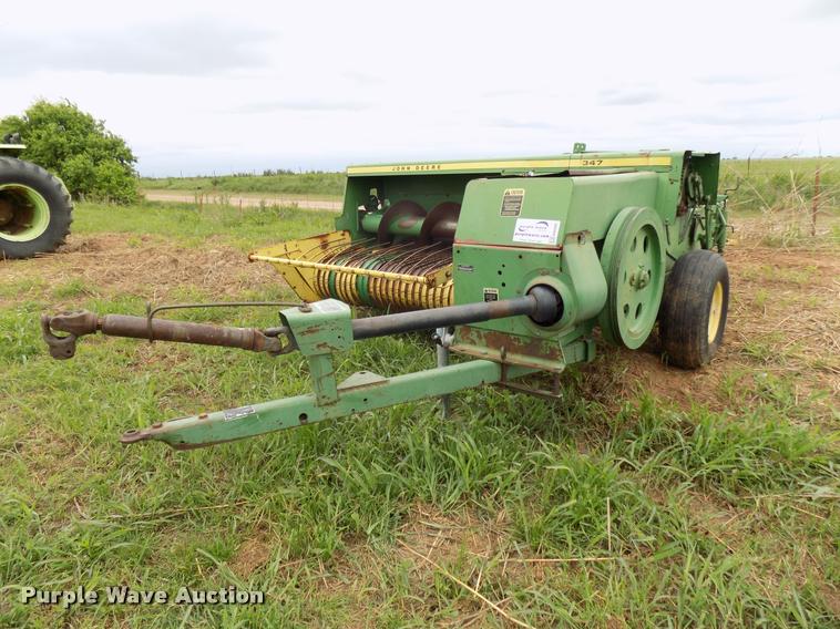 image for item DA6090 1985 John Deere 347 small square baler