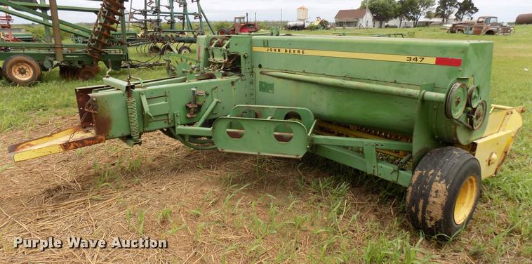 image for item DA6090 1985 John Deere 347 small square baler