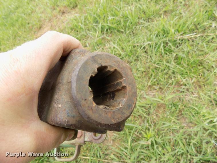 image for item DA6090 1985 John Deere 347 small square baler