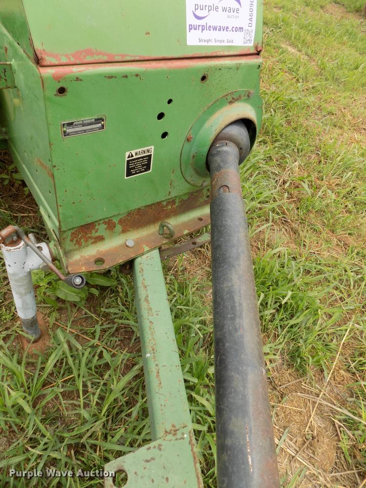 image for item DA6090 1985 John Deere 347 small square baler