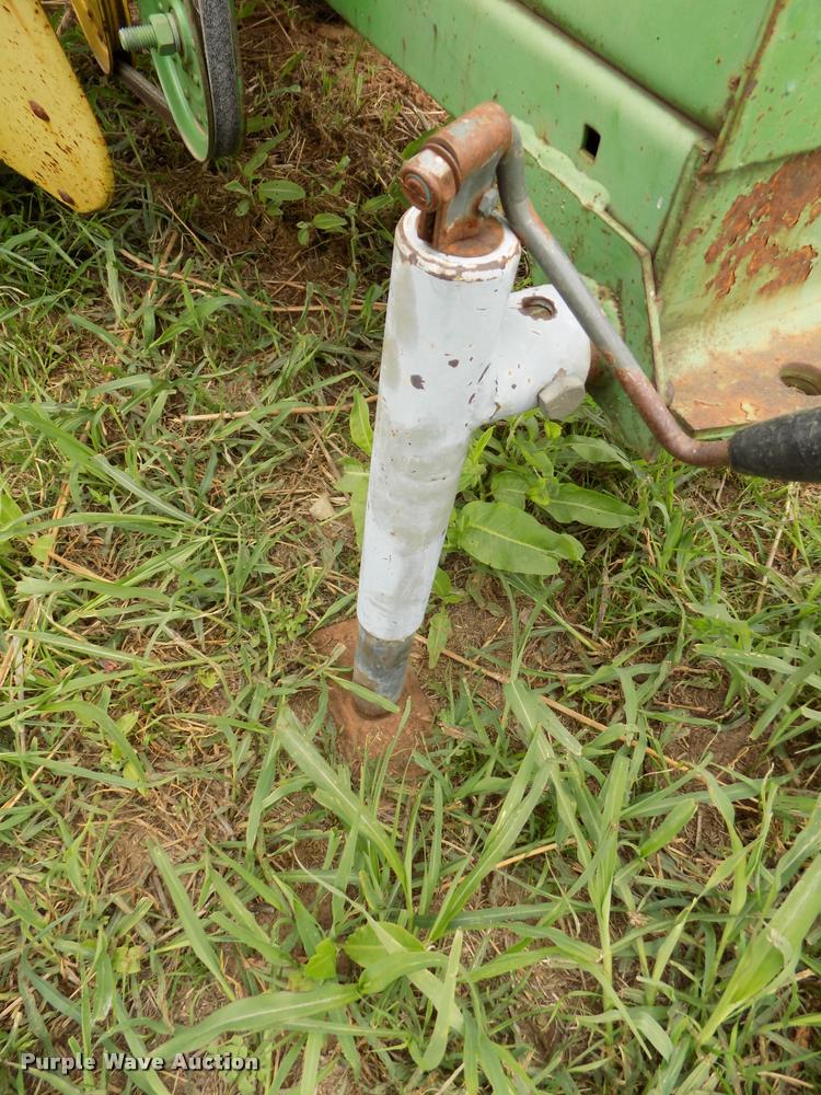 image for item DA6090 1985 John Deere 347 small square baler