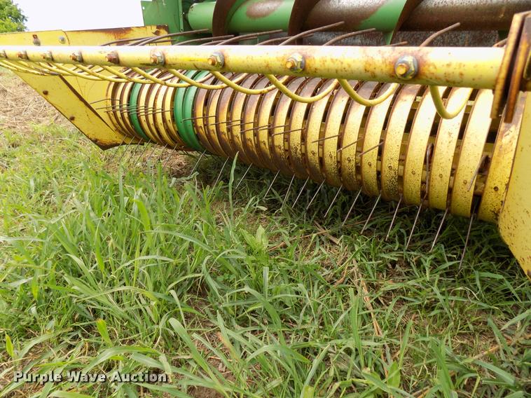 image for item DA6090 1985 John Deere 347 small square baler