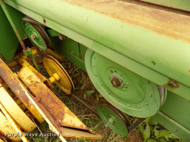 image for item DA6090 1985 John Deere 347 small square baler