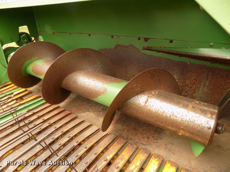 image for item DA6090 1985 John Deere 347 small square baler