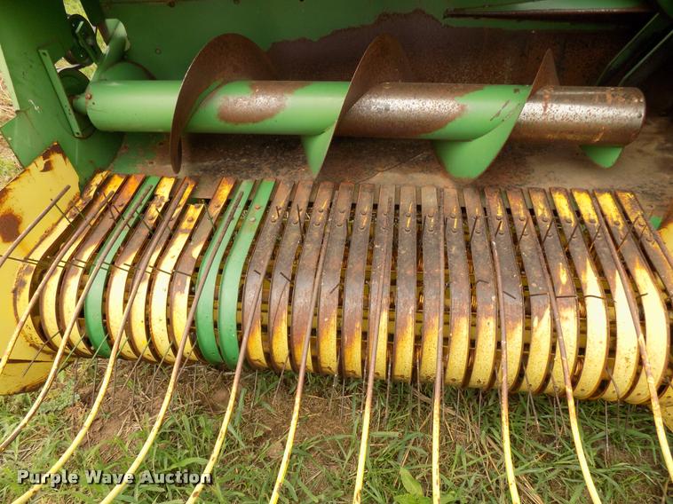 image for item DA6090 1985 John Deere 347 small square baler